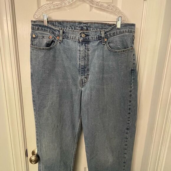 Levi’s 550 Relaxed Fit Jeans W40 L32 Light Wash Distressed Hem - Picture 9 of 10